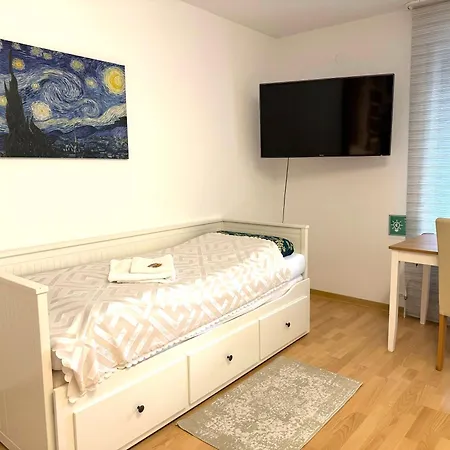 Apartment 1-helles Mit Kochzeile -wlan,terrasse&kostenfrei Parken Wiesbaden