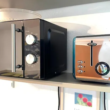 Apartment 1-helles Mit Kochzeile -wlan,terrasse&kostenfrei Parken