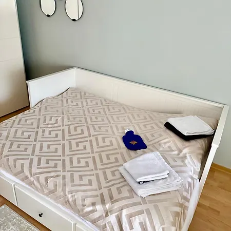 Apartment 1-helles Mit Kochzeile -wlan,terrasse&kostenfrei Parken