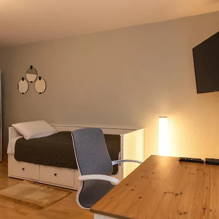 1-helles Mit Kochzeile -wlan,terrasse & Kostenfrei Parken *