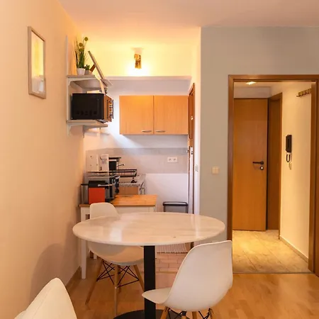 Apartmán 1-helles Mit Kochzeile -wlan,terrasse & Kostenfrei Parken Wiesbaden