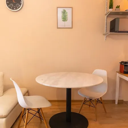 1-helles Mit Kochzeile -wlan,terrasse & Kostenfrei Parken *